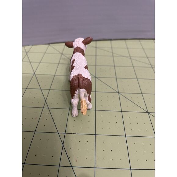 Schleich SIMMENTAL CALF Baby Cow 2015 Farm Figure Brown & White Toy Figurine - Picture 2 of 7